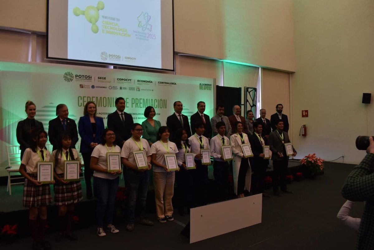 COPOCYT premia a los equipos de Colegio De Bachill...