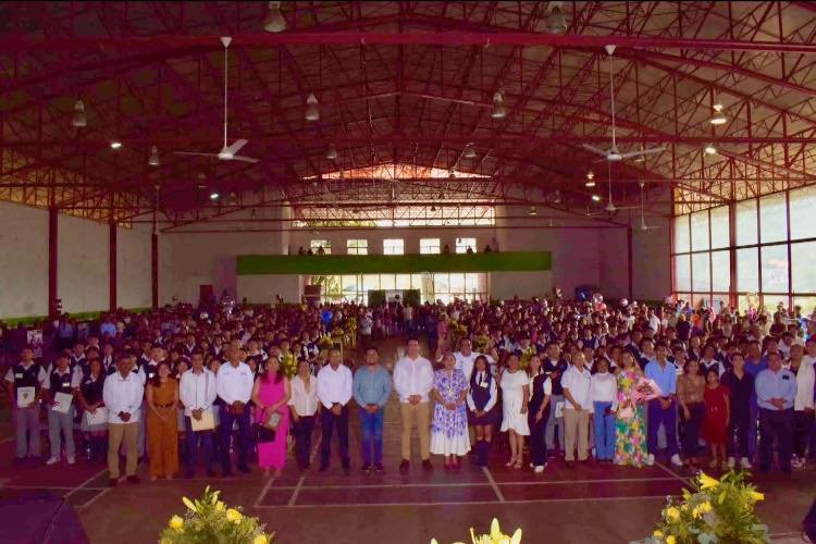¡Ceremonia de graduación del plantel 08!
