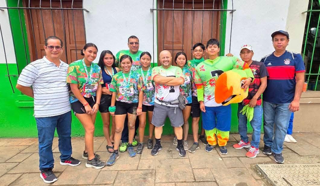 JOVENES DEL COBACH 37, PARTICIPARON EN EL TRAIL MA...