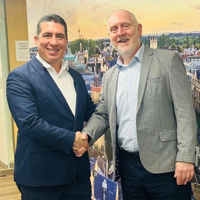  ¡ Visita a las instalaciones de Cambridge. COBACH...