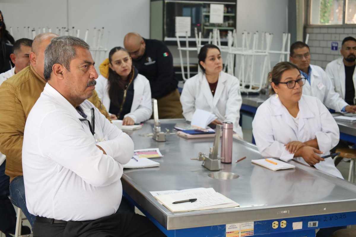 Fortaleciendo el Manejo de Laboratorio en COBACH 