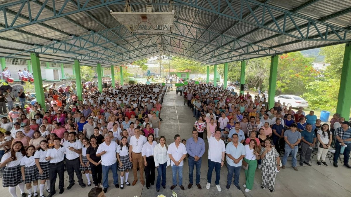 Inauguración de paneles solares y aires acondicionad...